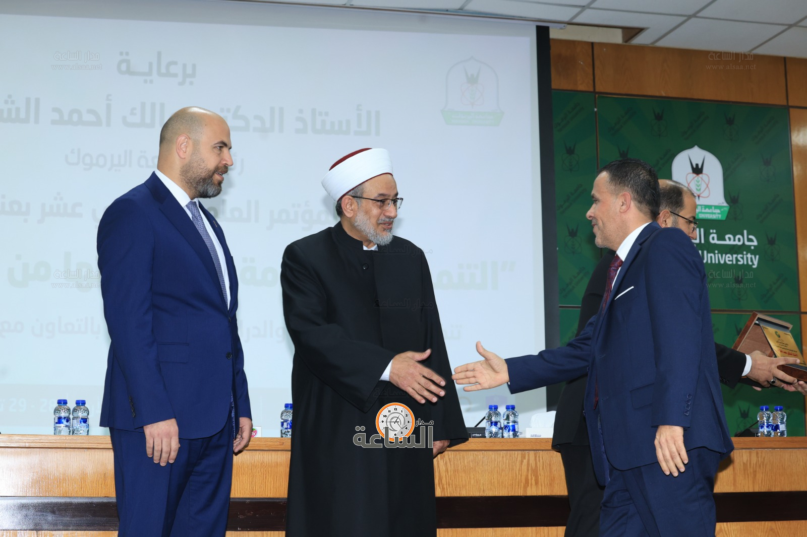 Madar Al-Saa Images 0.8368990248153061