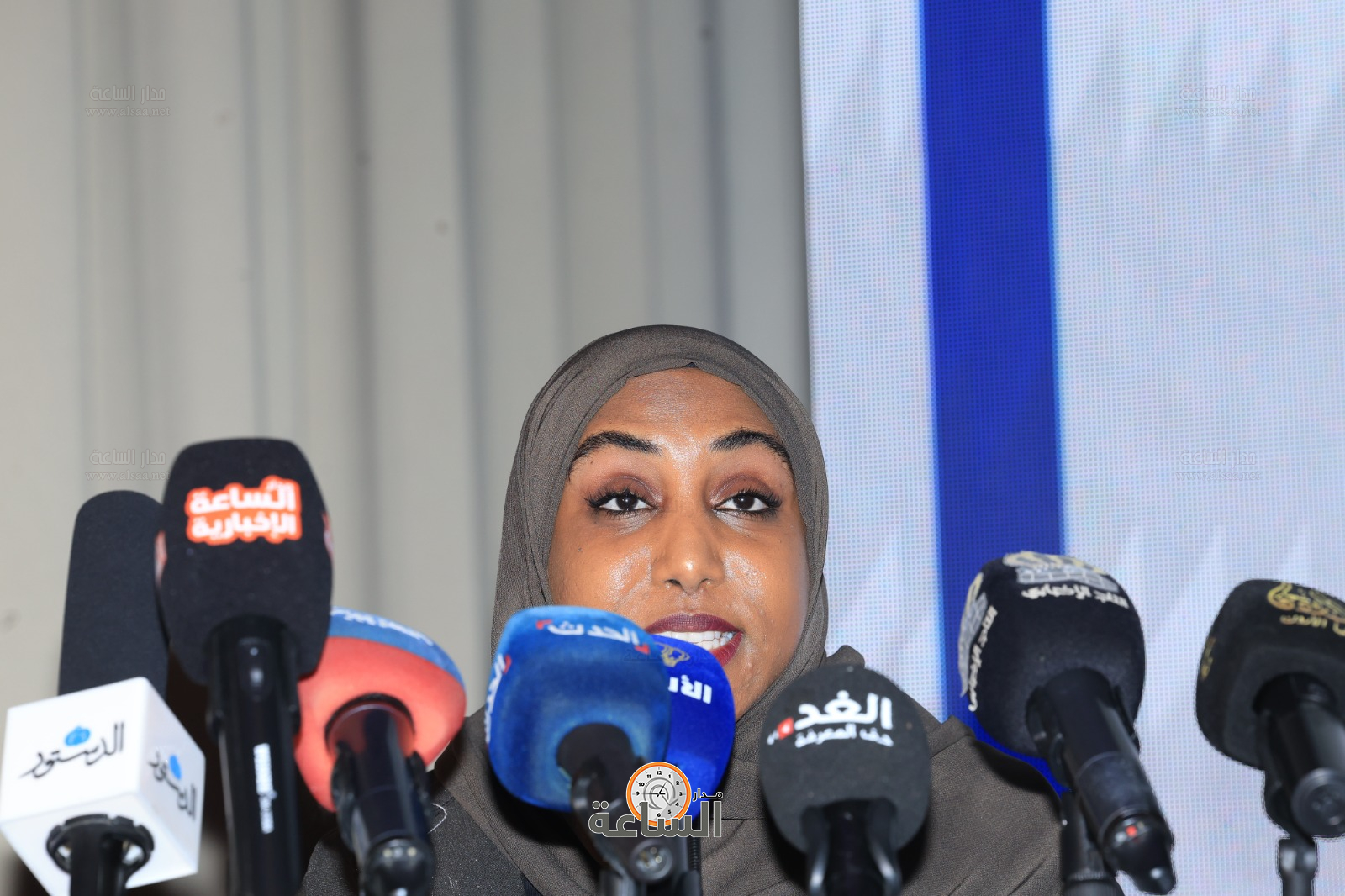 Madar Al-Saa Images 0.0017814088503196324