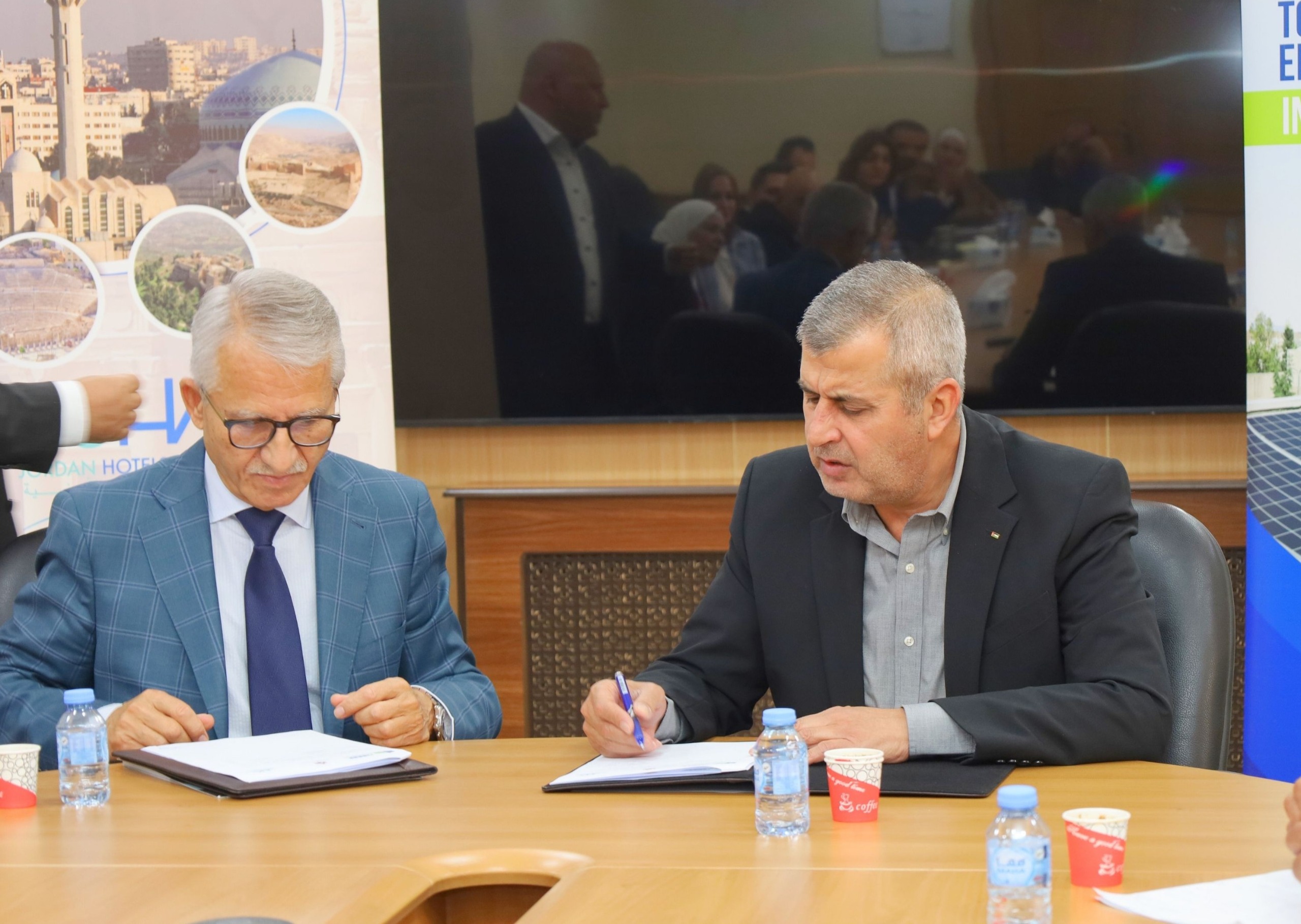 Madar Al-Saa Images 0.969279715586244