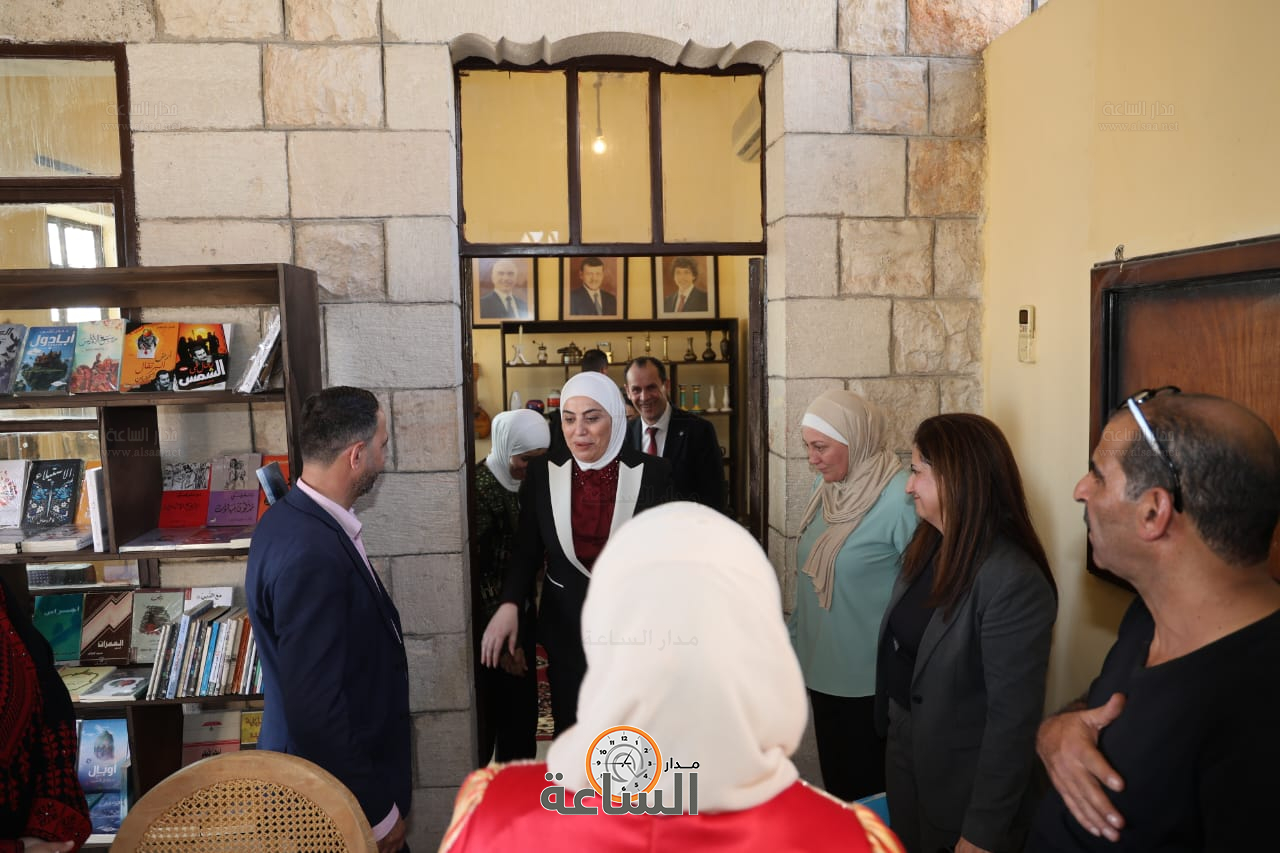 Madar Al-Saa Images 0.5417017859907322