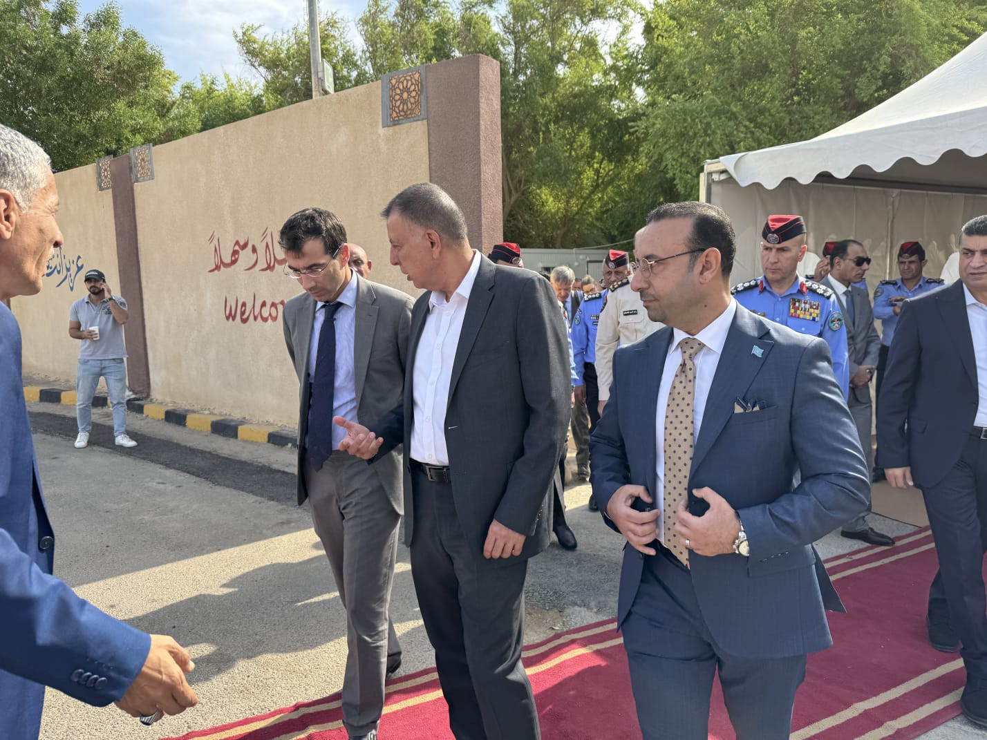 Madar Al-Saa Images 0.3809743558044113