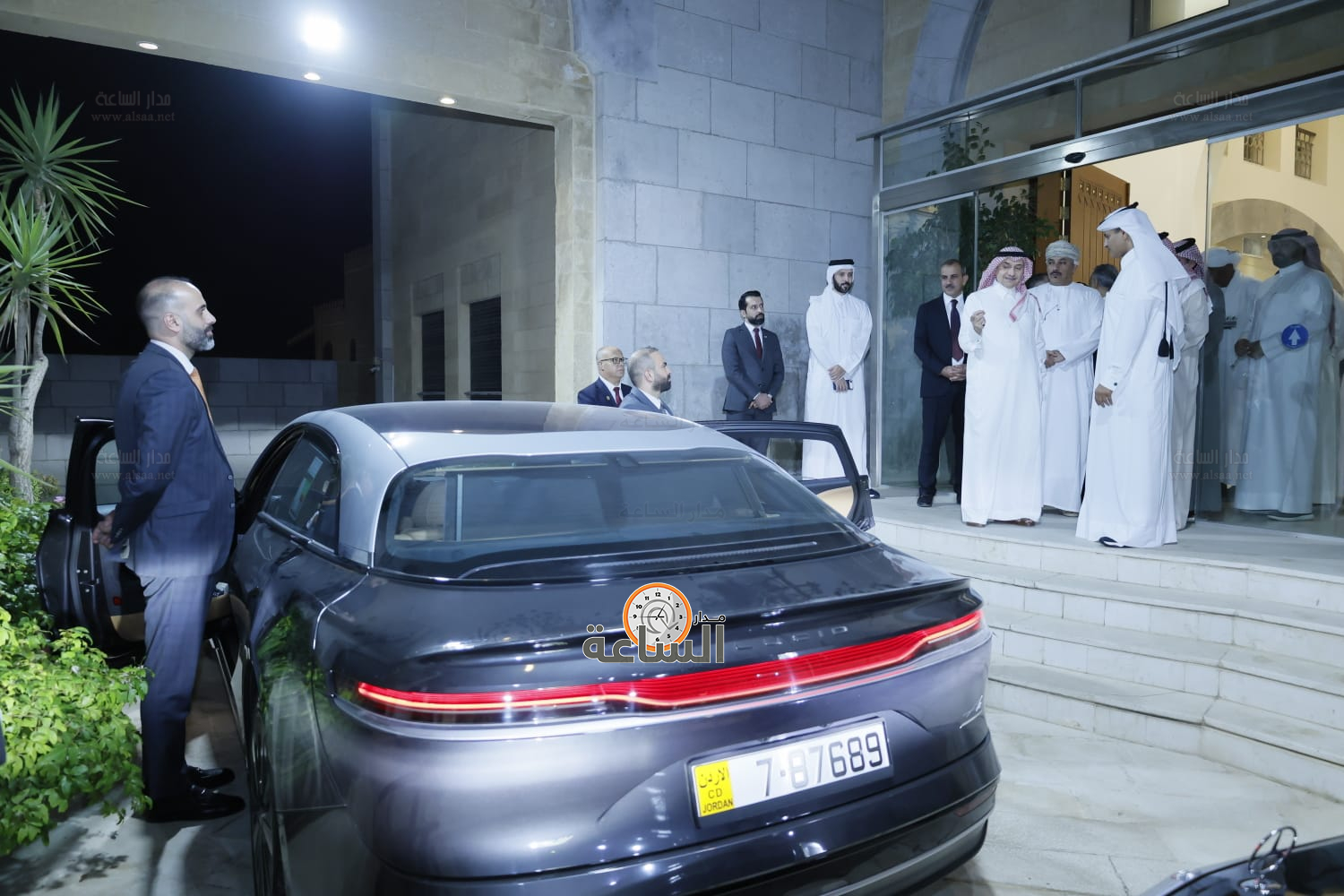 Madar Al-Saa Images 0.9402934500532283