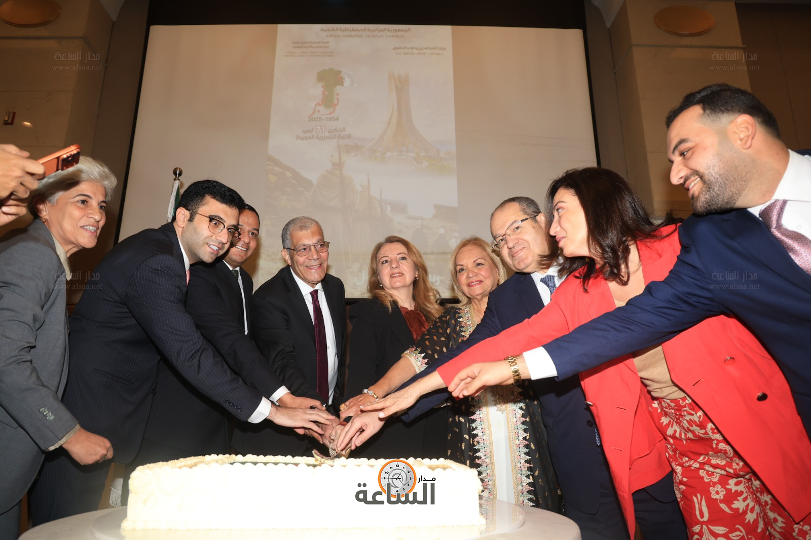 Madar Al-Saa Images 0.31832695969525016