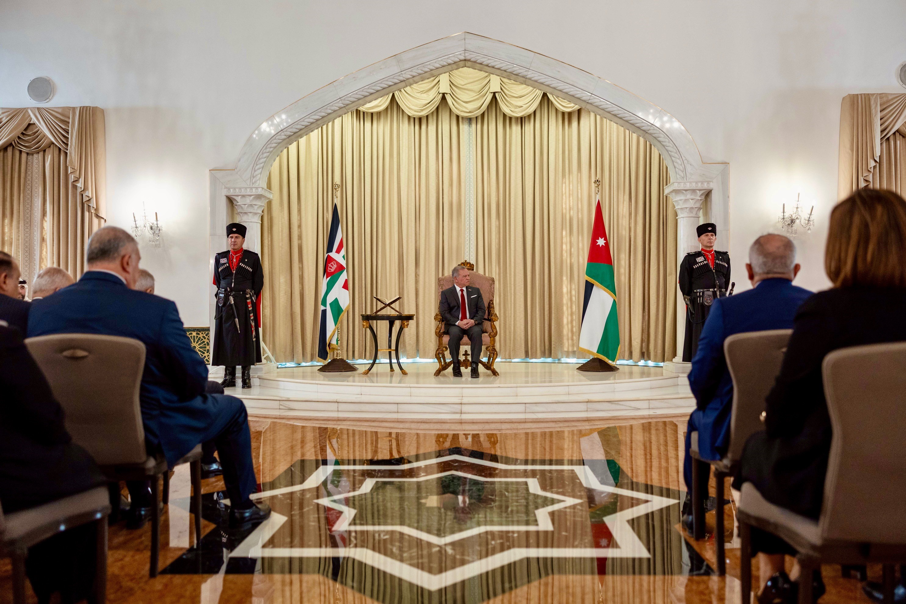 الملك يستمع إلى ردي مجلسي الأعيان والنواب على خطاب العرش