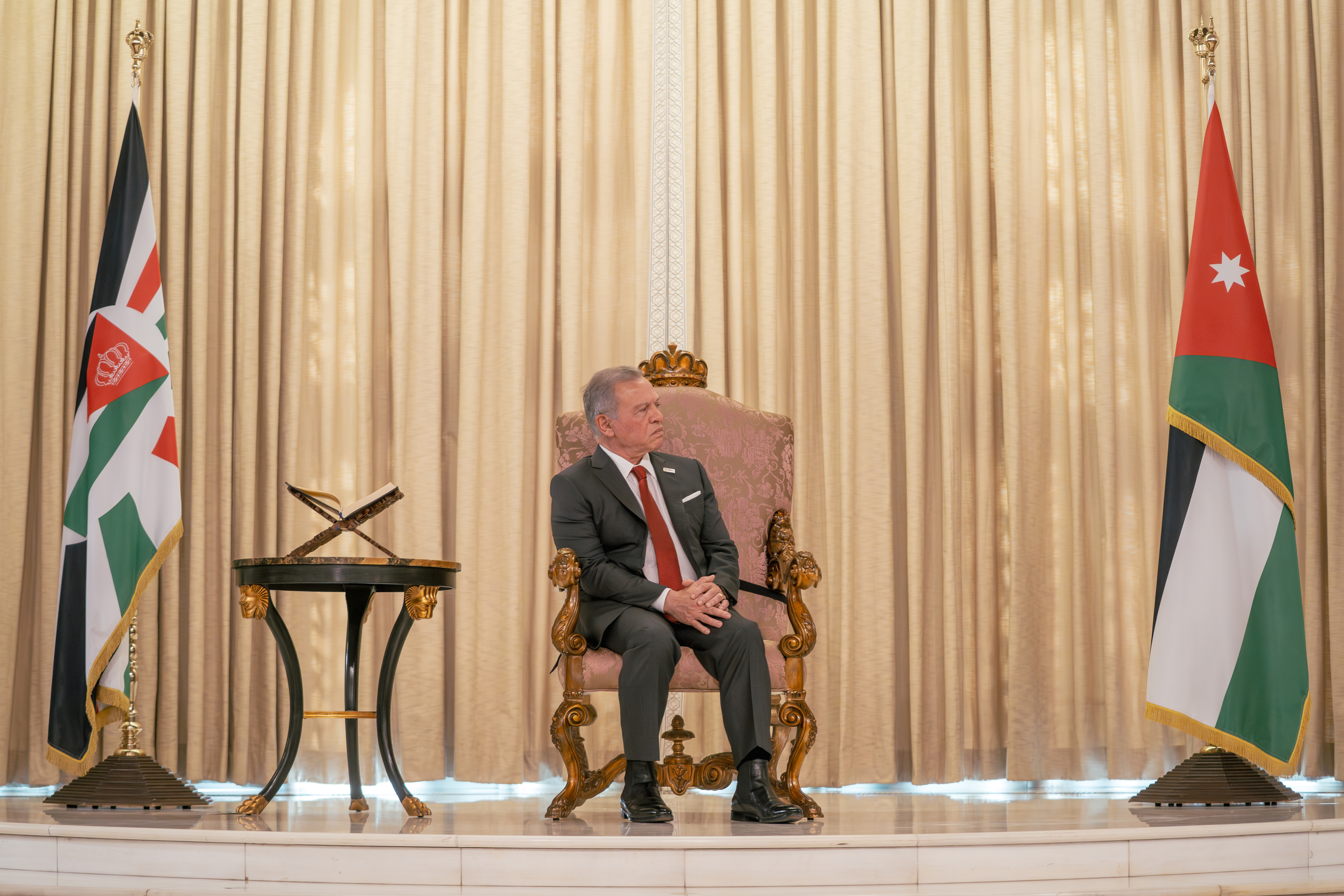 الملك يستمع إلى ردي مجلسي الأعيان والنواب على خطاب العرش