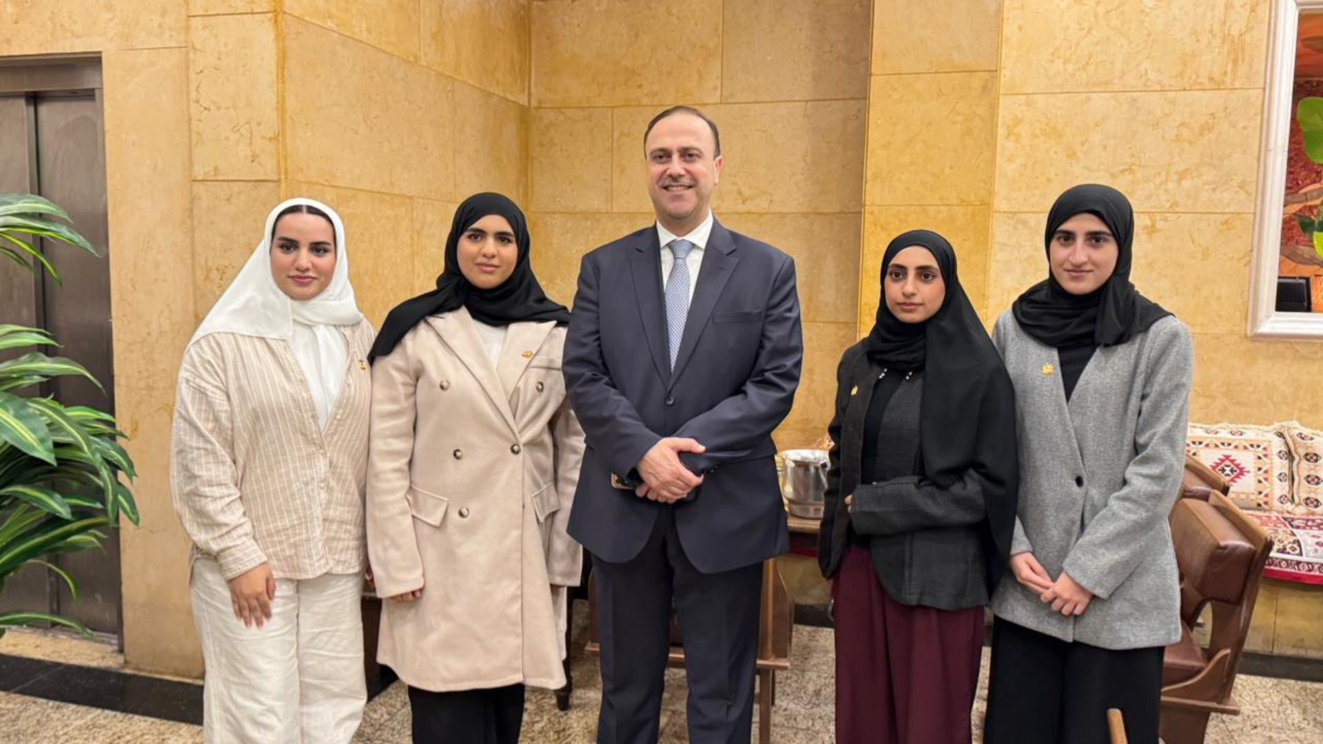 Madar Al-Saa Images 0.4392513765140087