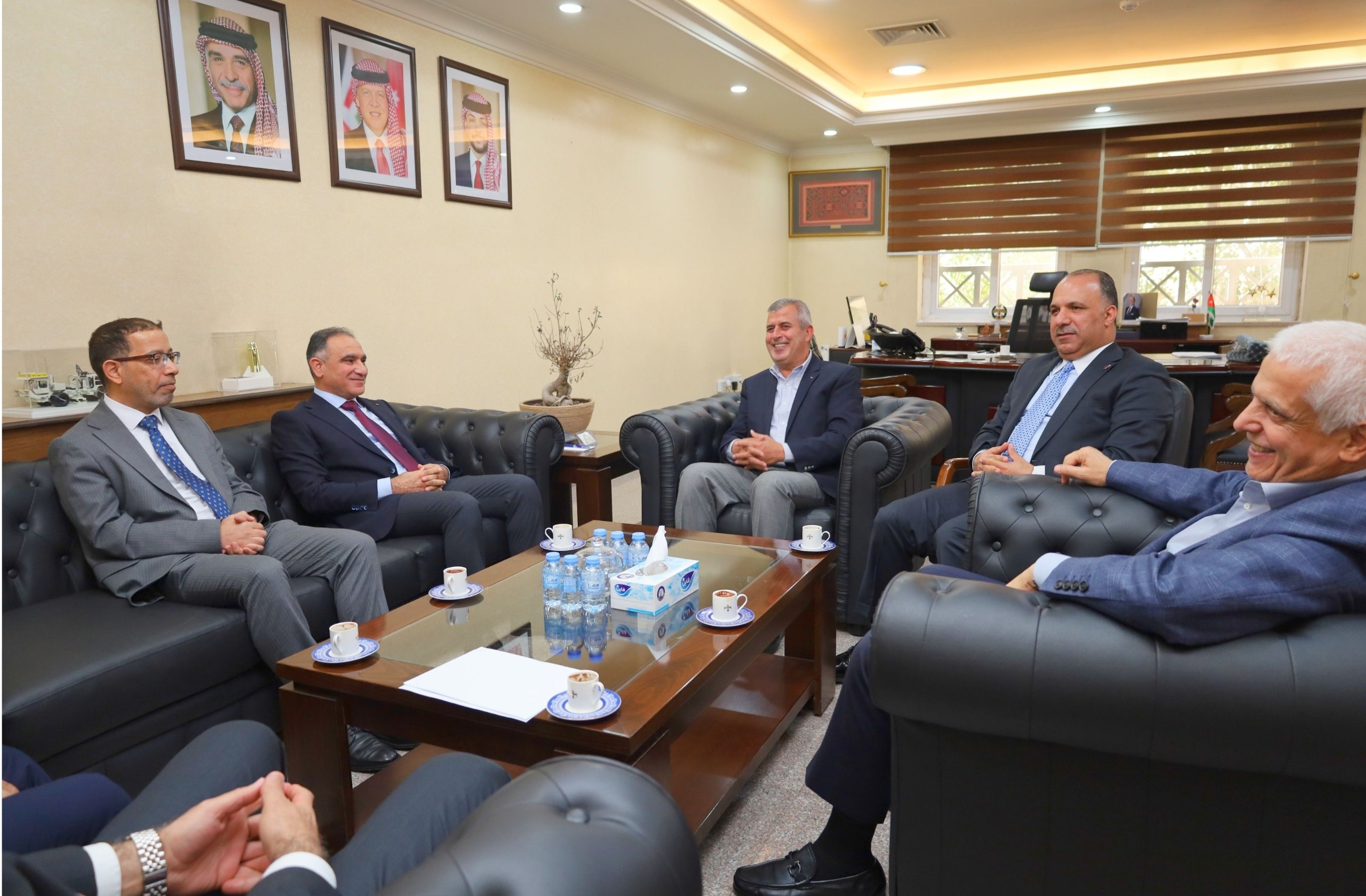 Madar Al-Saa Images 0.33945188362485423