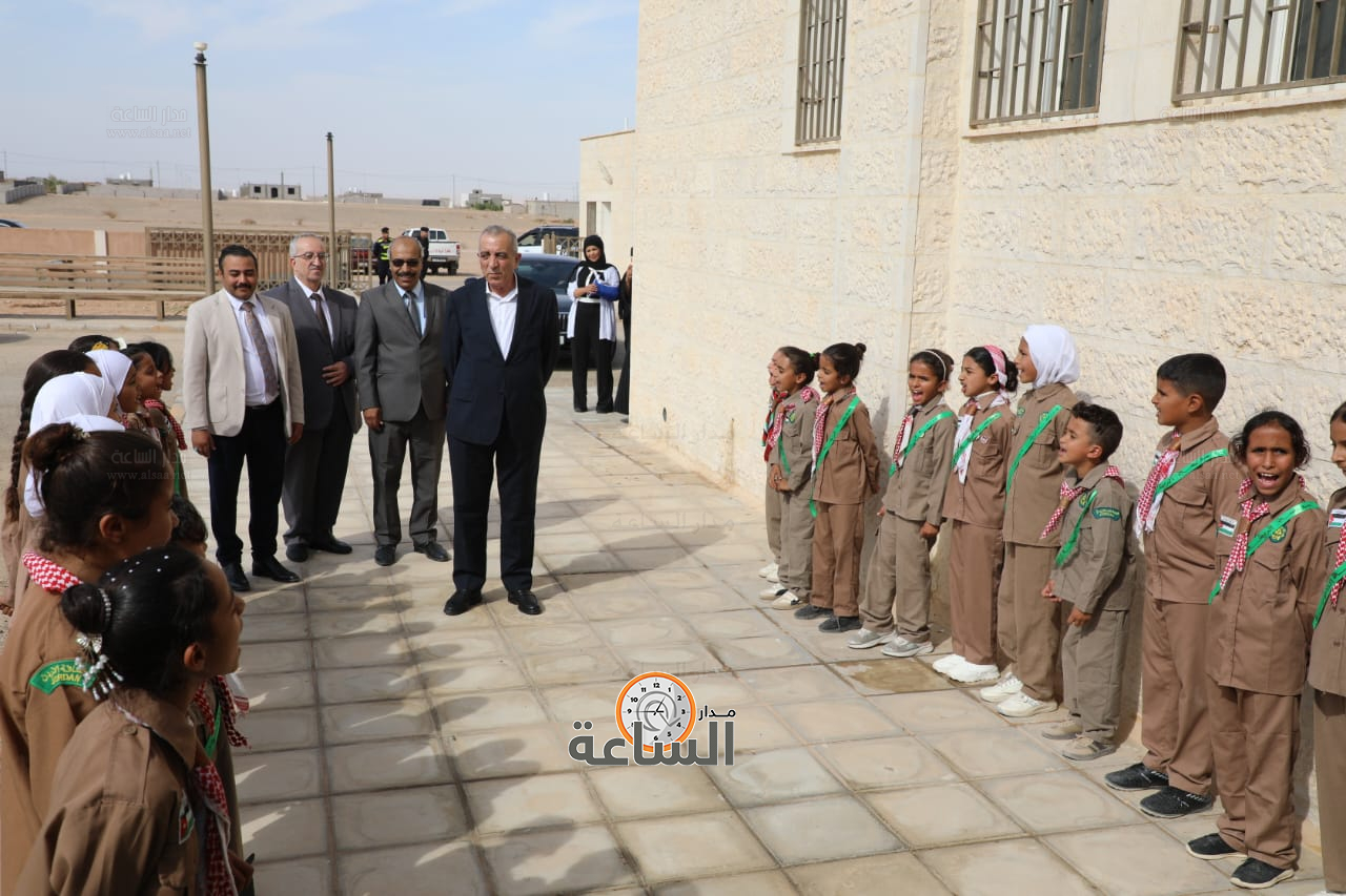 Madar Al-Saa Images 0.483147783126221