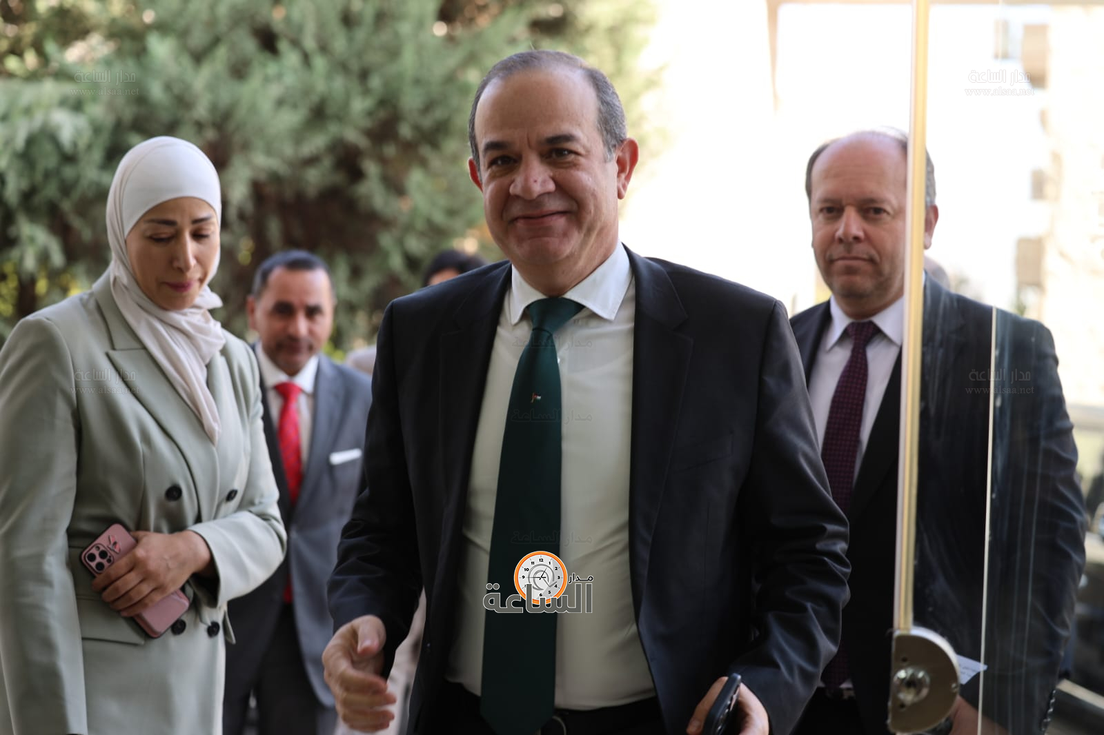 Madar Al-Saa Images 0.4484459802284708