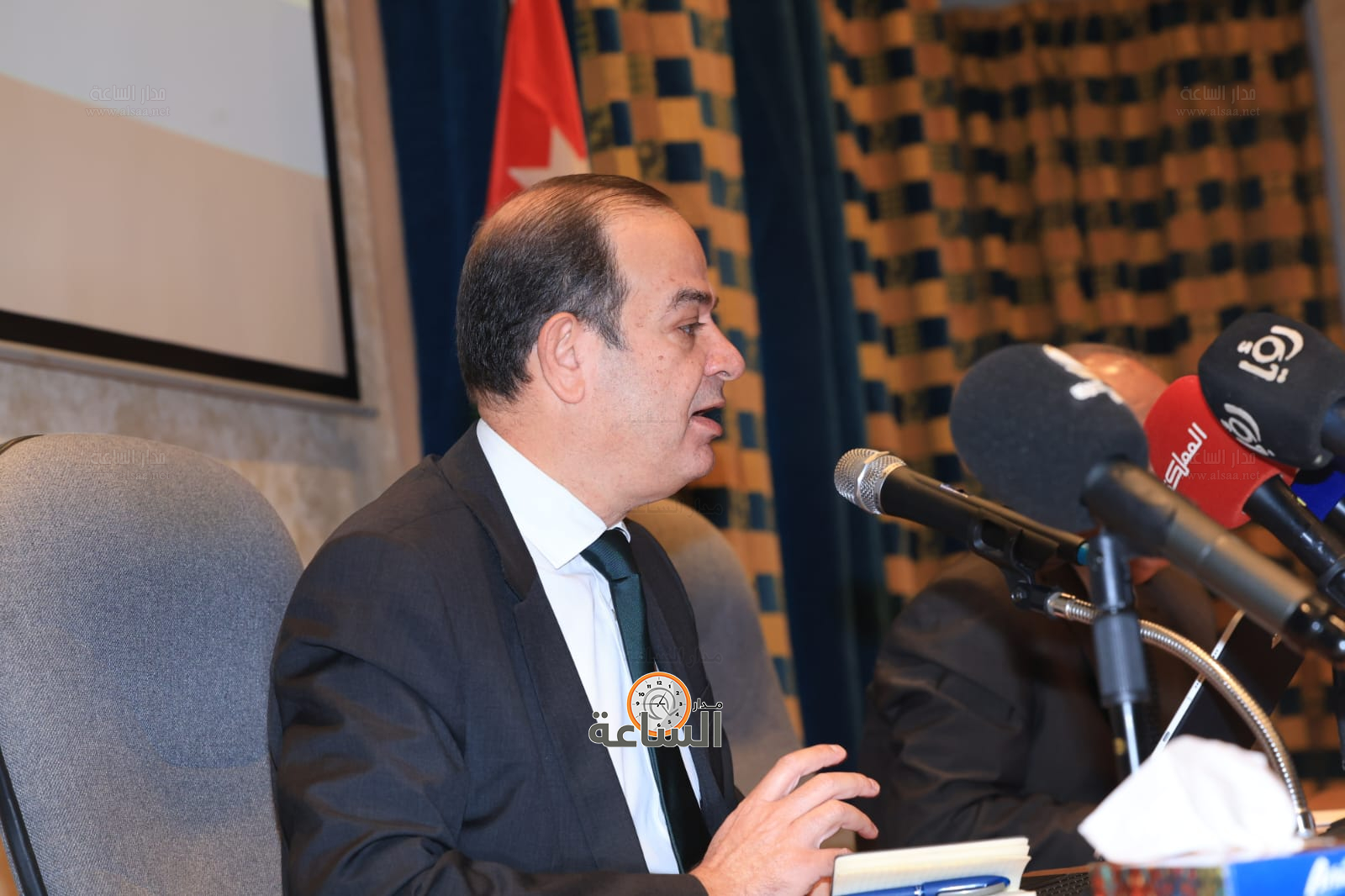 Madar Al-Saa Images 0.44722732189575176