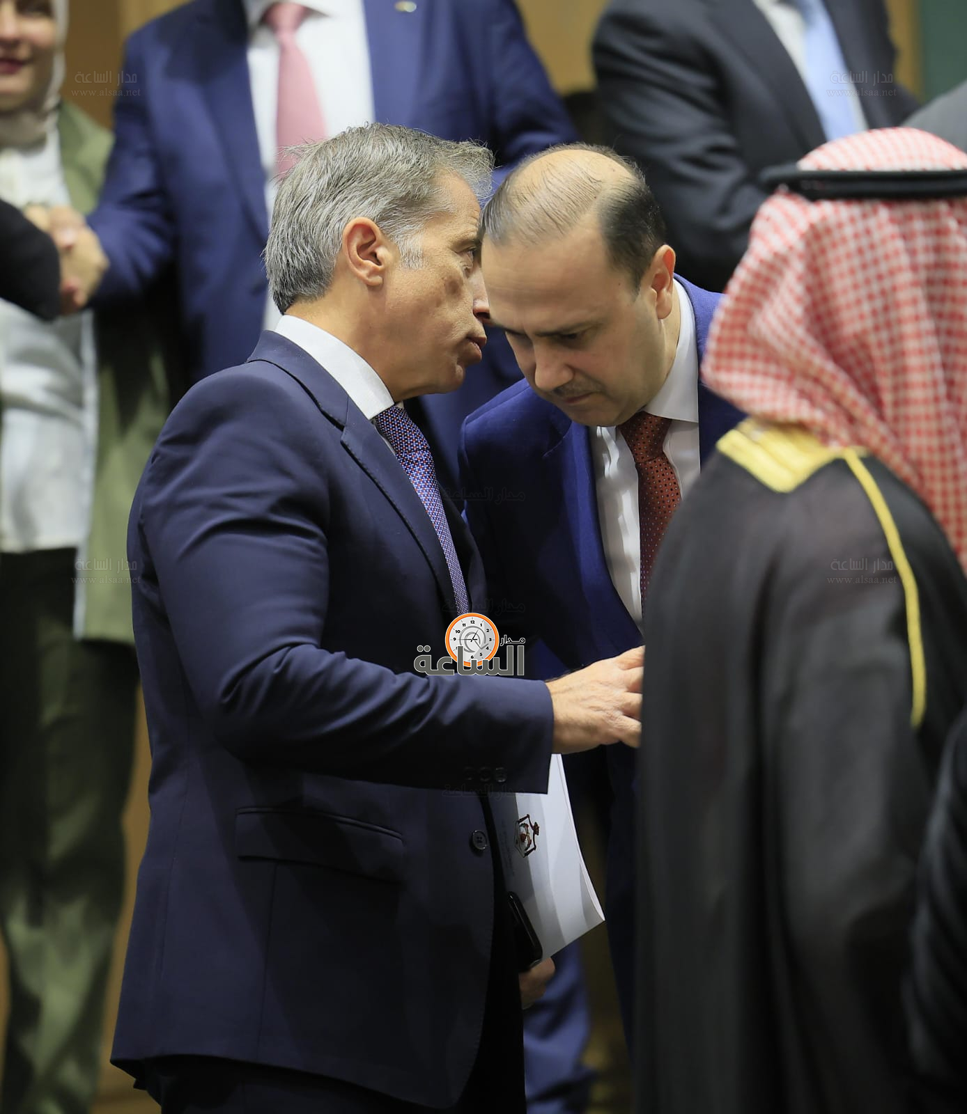 Madar Al-Saa Images 0.39897494827241187