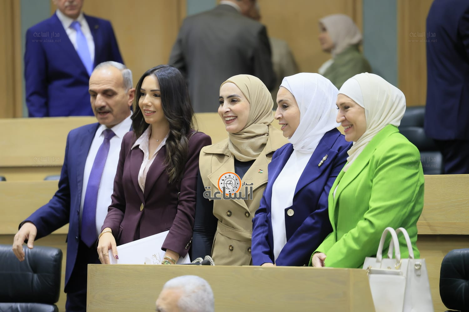 Madar Al-Saa Images 0.4333383301832864