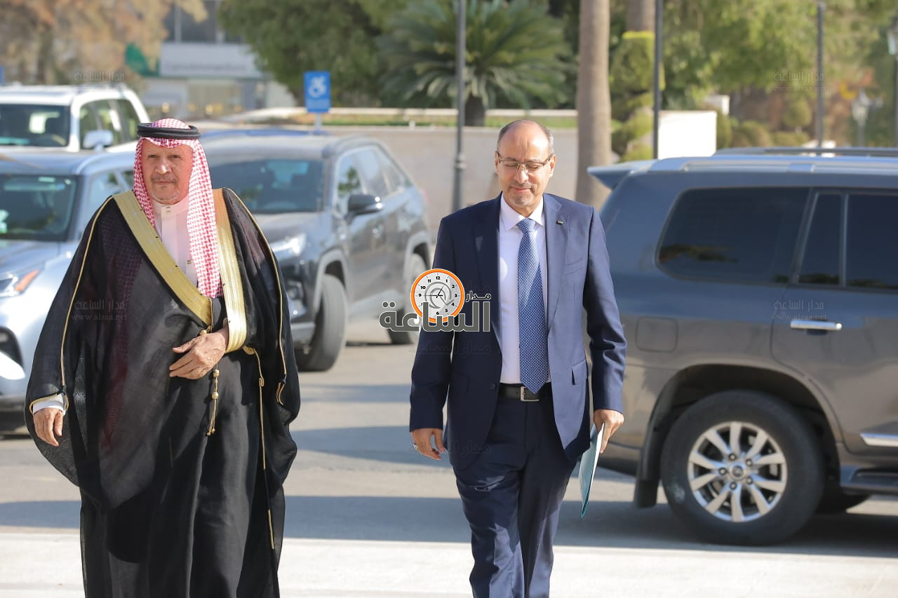 Madar Al-Saa Images 0.16890623119267856