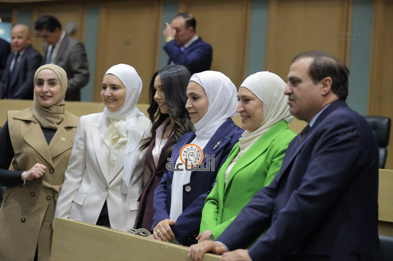 Madar Al-Saa Images 0.7014025860834312