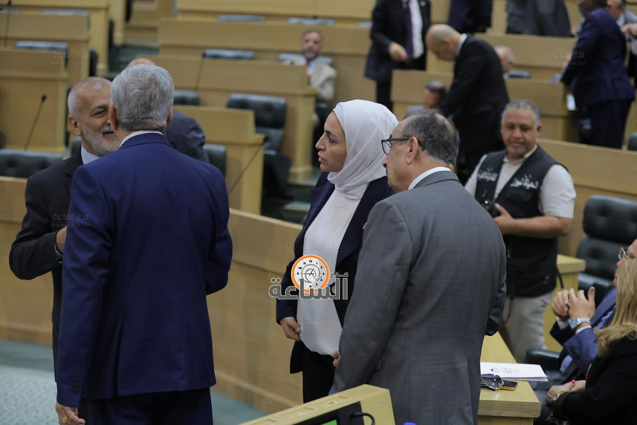 Madar Al-Saa Images 0.4658814310106387