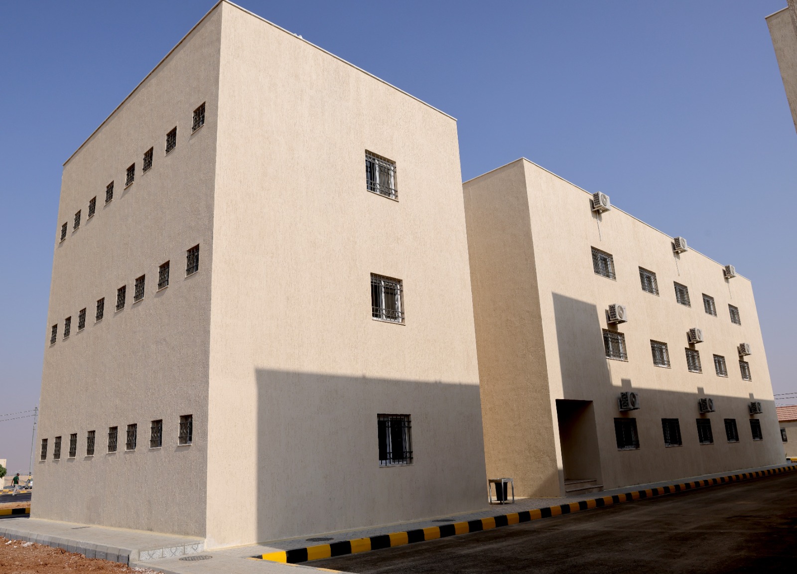 Madar Al-Saa Images 0.35677934764404484