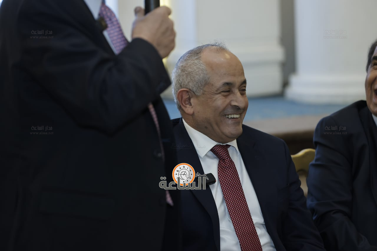 Madar Al-Saa Images 0.43018380408804335