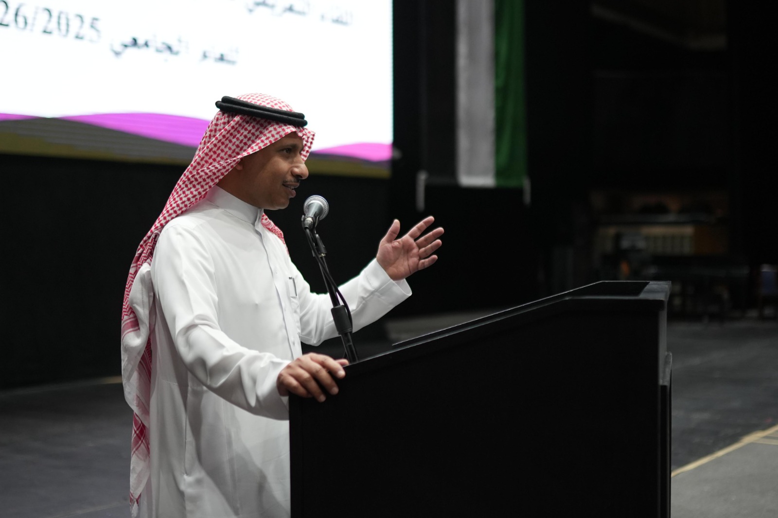 Madar Al-Saa Images 0.8880446046474226