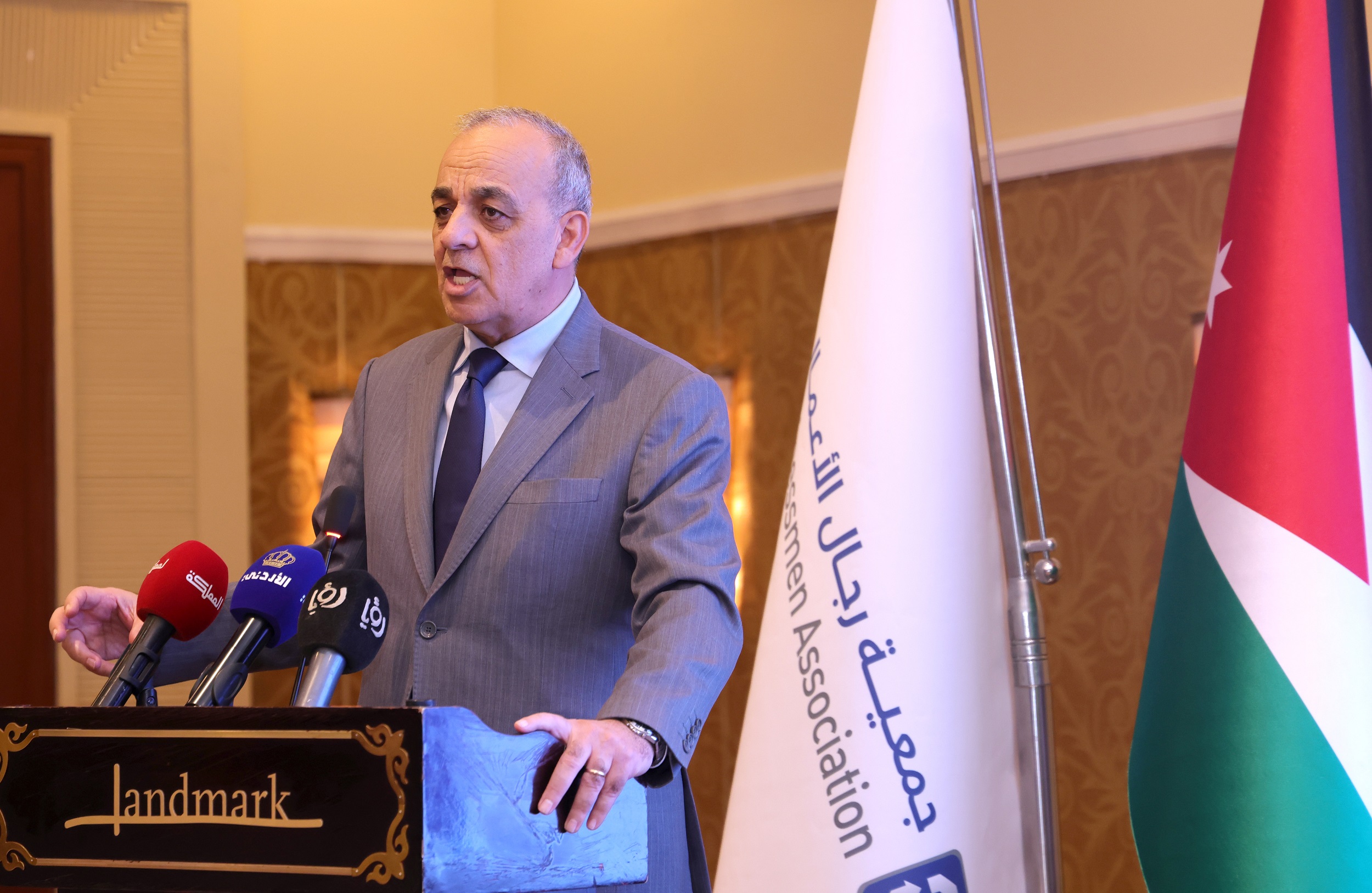 Madar Al-Saa Images 0.8650709291135185