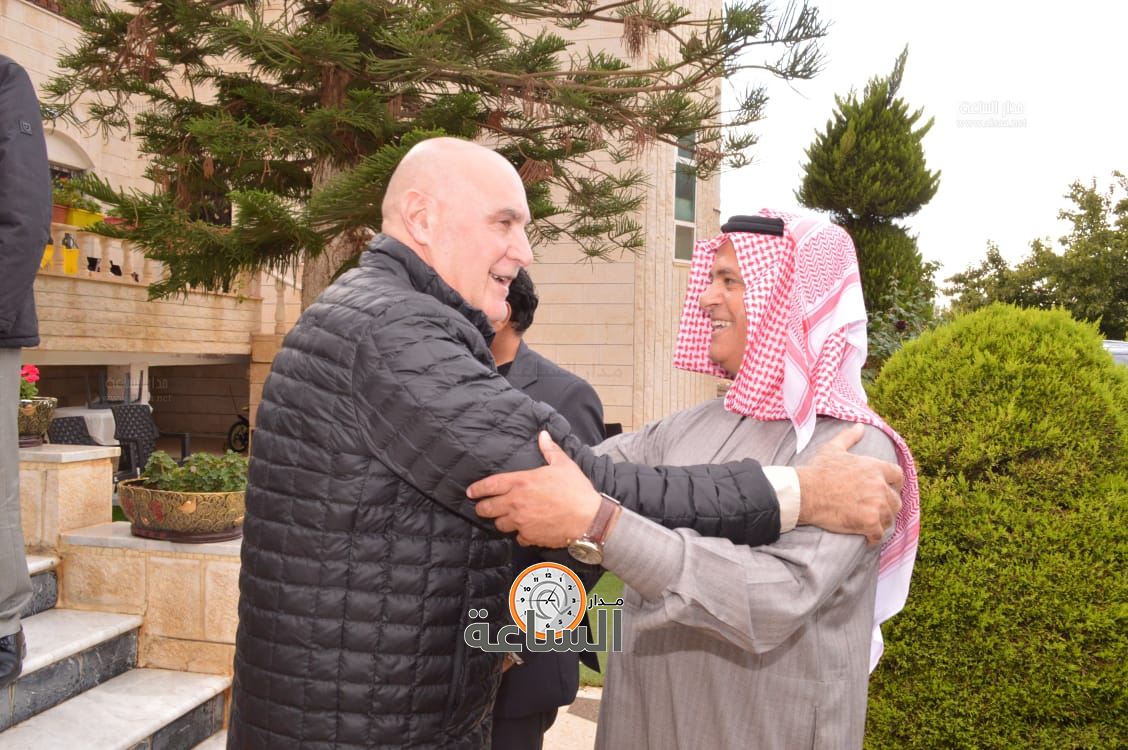 Madar Al-Saa Images 0.4995108807435843