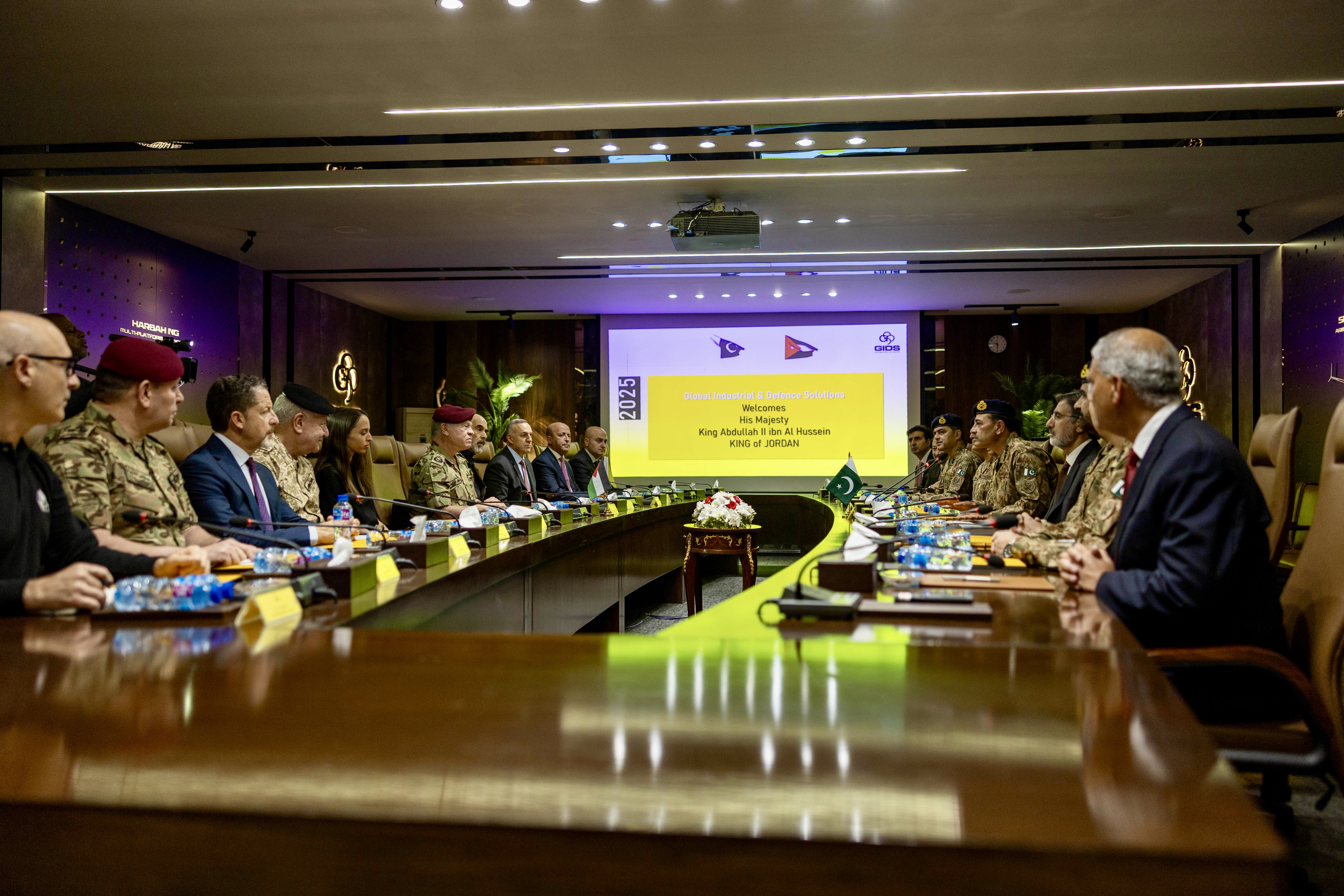 Madar Al-Saa Images 0.846128743310915