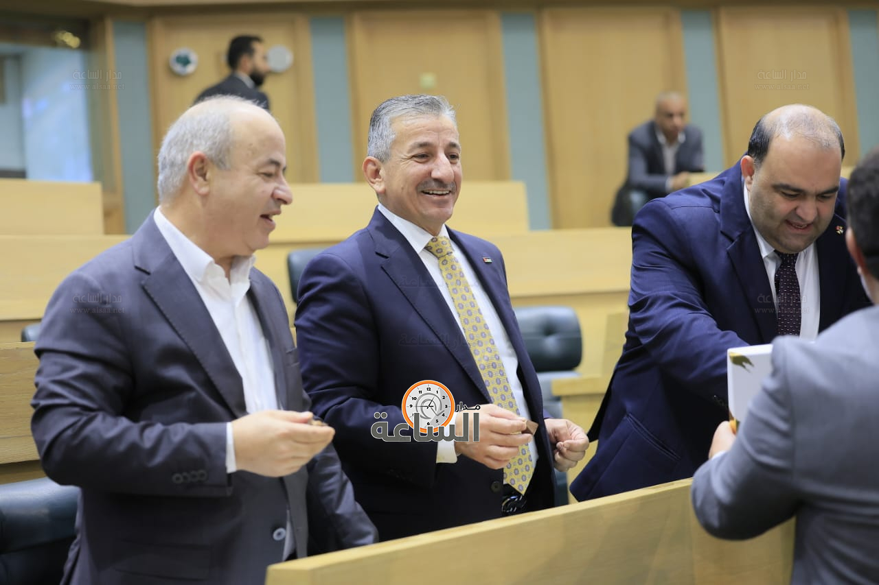 Madar Al-Saa Images 0.32250422937520784