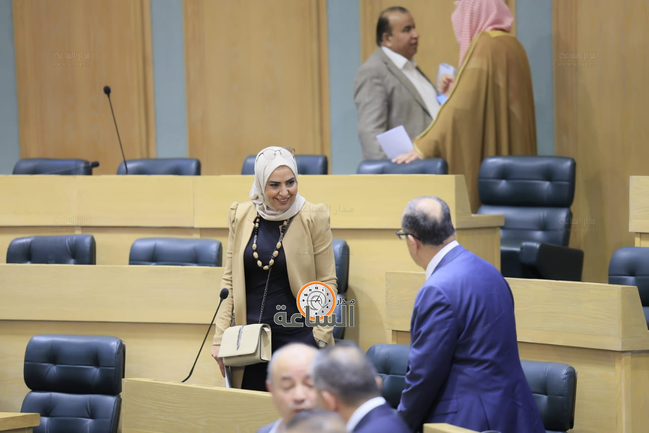 Madar Al-Saa Images 0.434363844110093