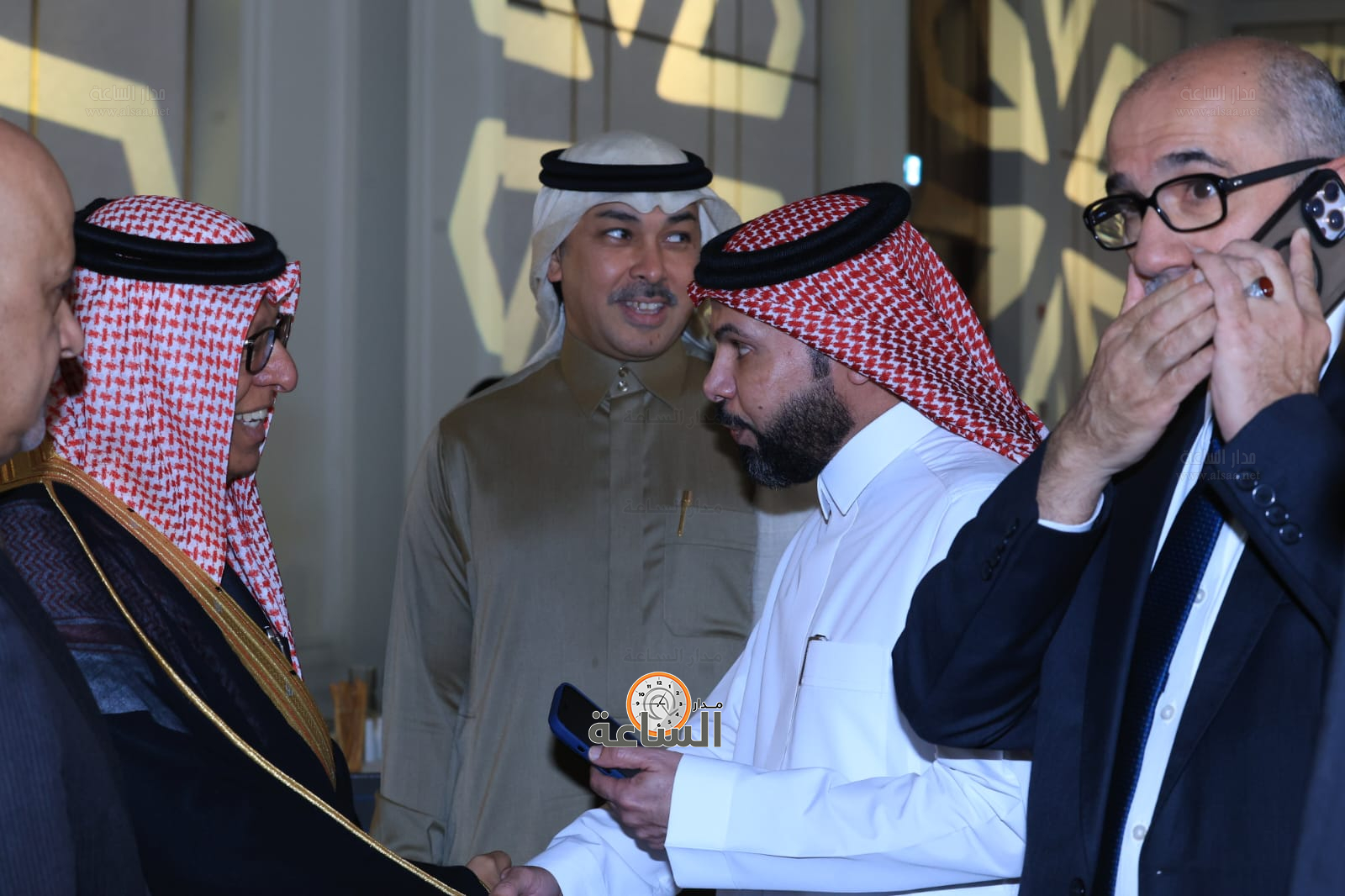 Madar Al-Saa Images 0.23960560150651355