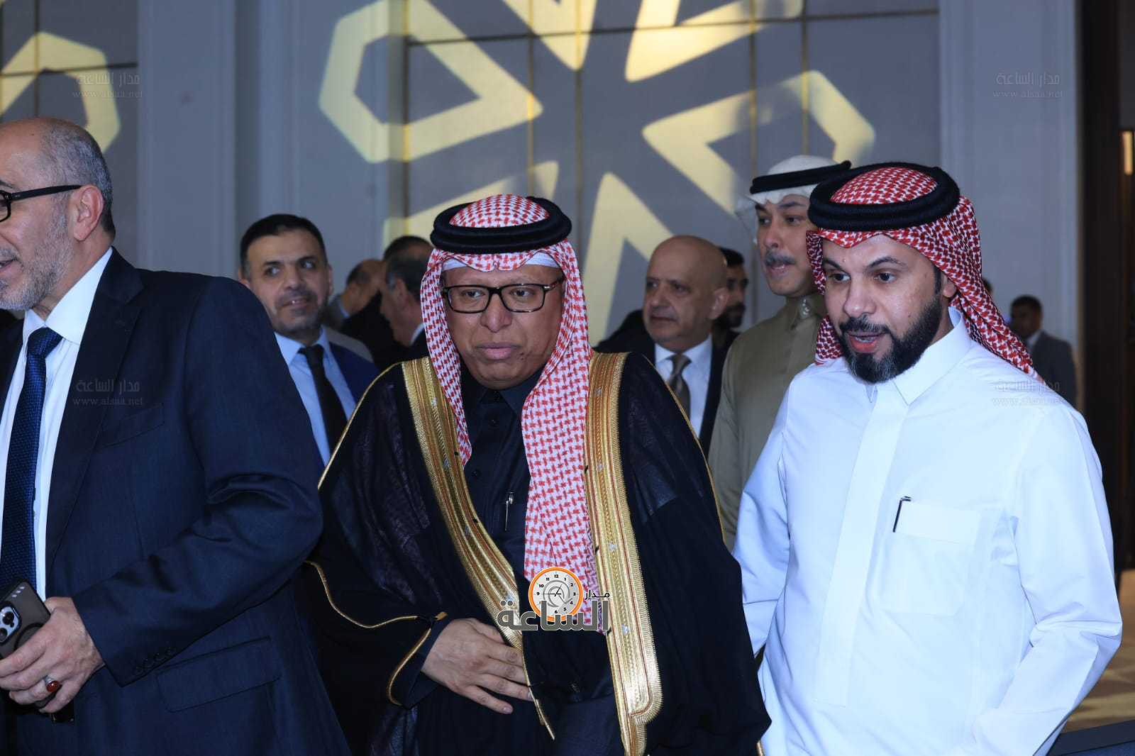 Madar Al-Saa Images 0.8654168697366249