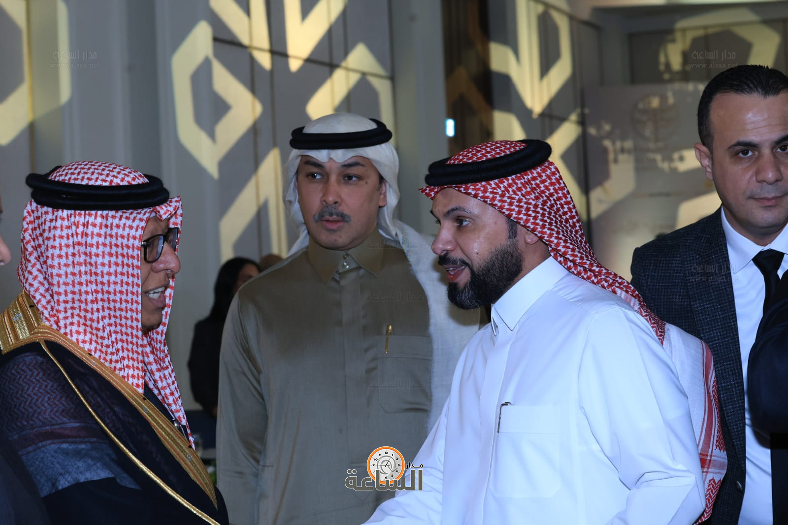 Madar Al-Saa Images 0.272462902365718