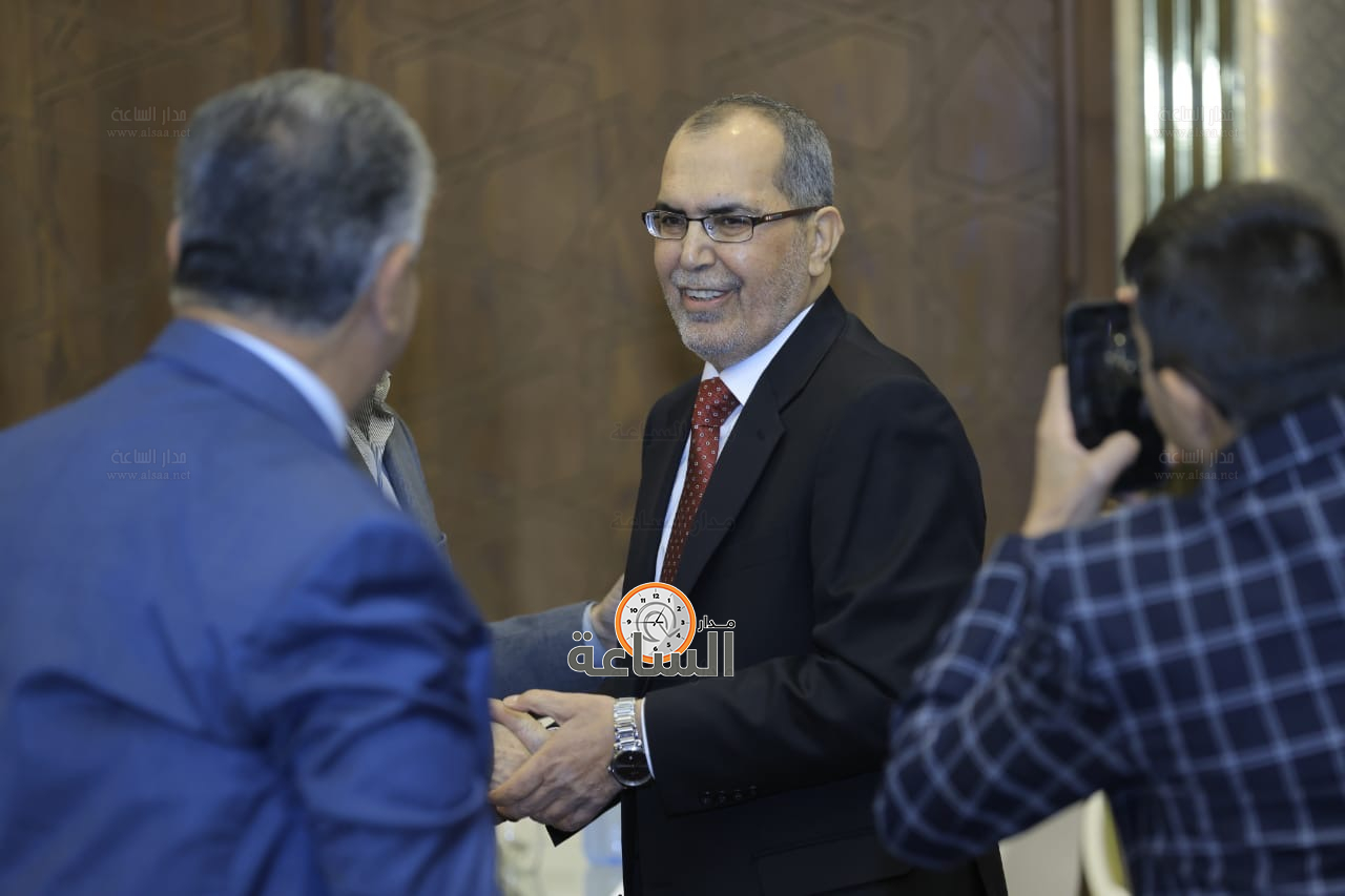 Madar Al-Saa Images 0.3731109450738104