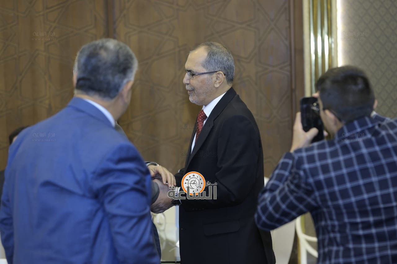 Madar Al-Saa Images 0.41166704112786767