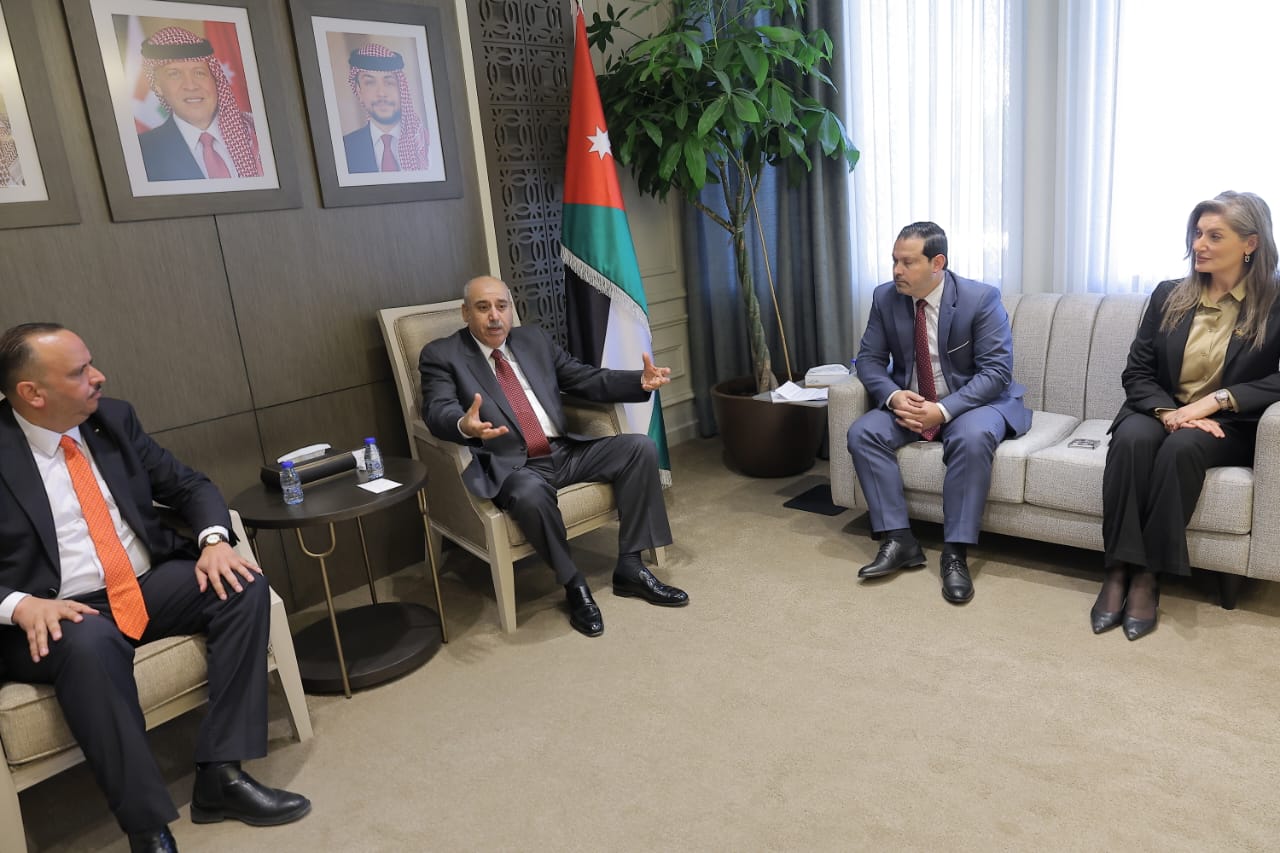 Madar Al-Saa Images 0.15673985130864343