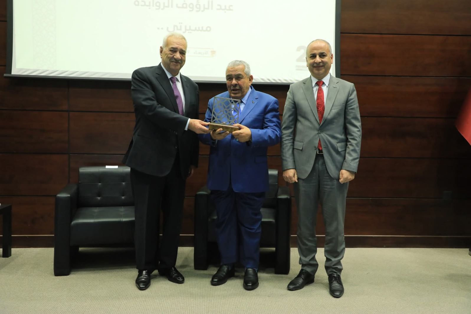 Madar Al-Saa Images 0.38232786381874817