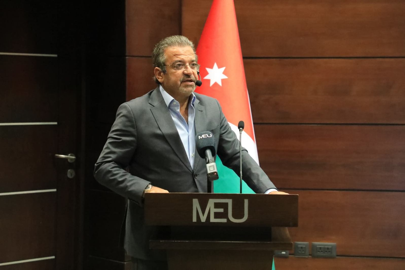 Madar Al-Saa Images 0.6376357425273799