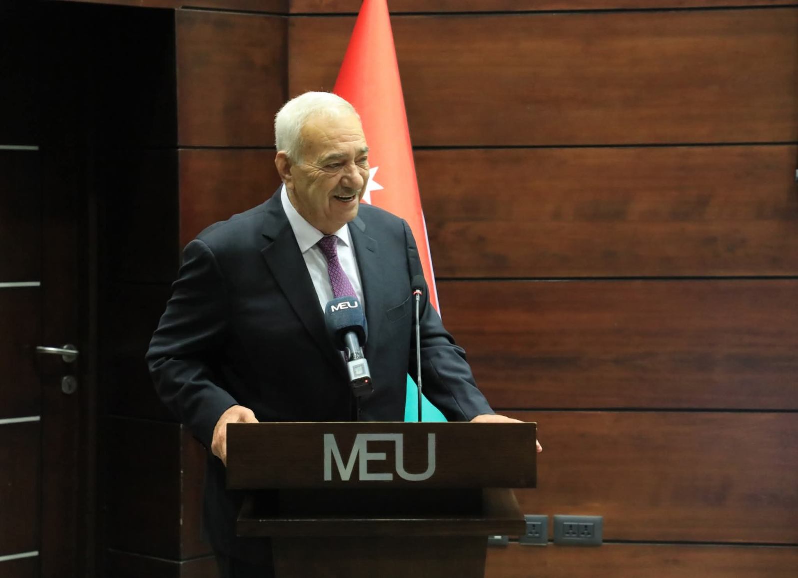 Madar Al-Saa Images 0.810888491579028