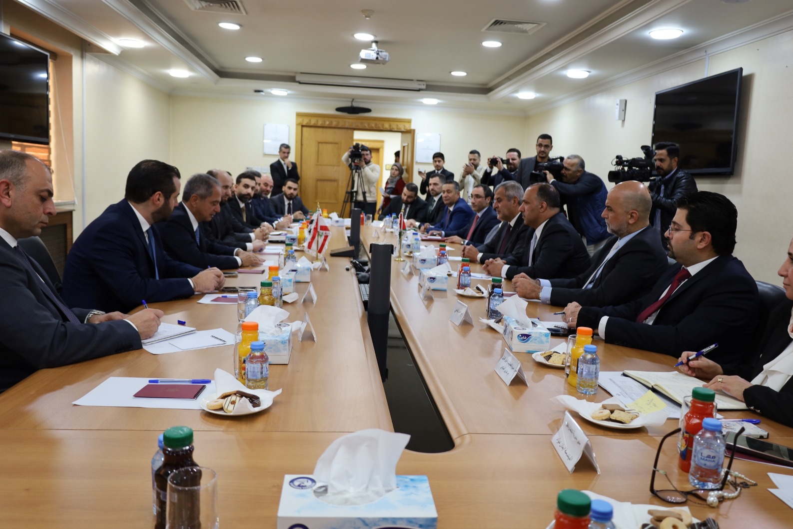 Madar Al-Saa Images 0.4586987873515239