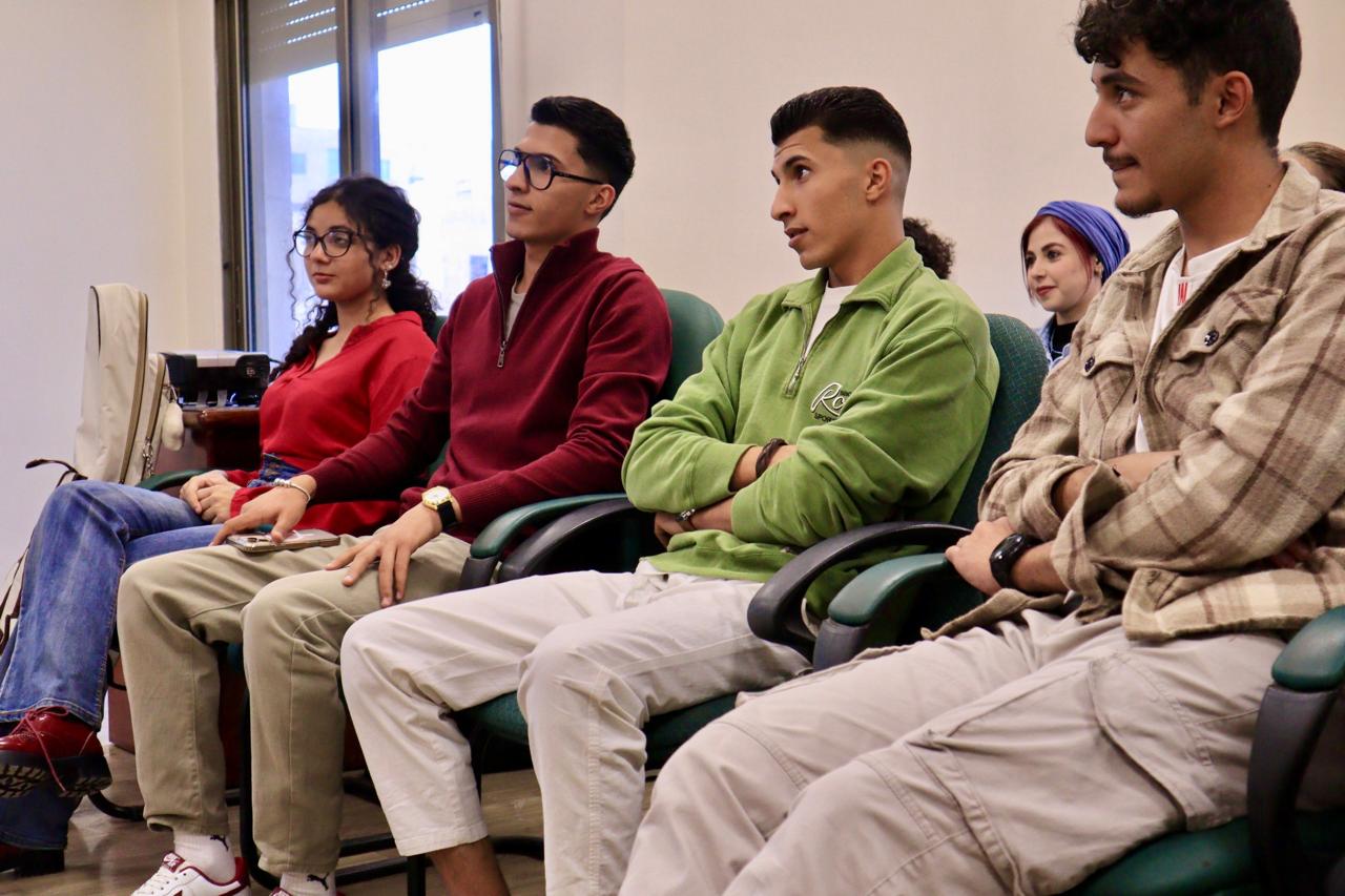 Madar Al-Saa Images 0.38952692380088405