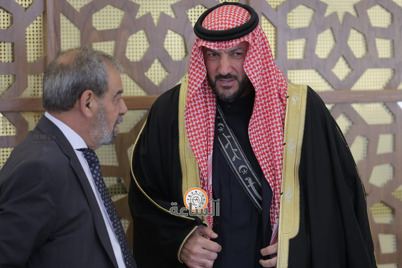 Madar Al-Saa Images 0.9776341388753562