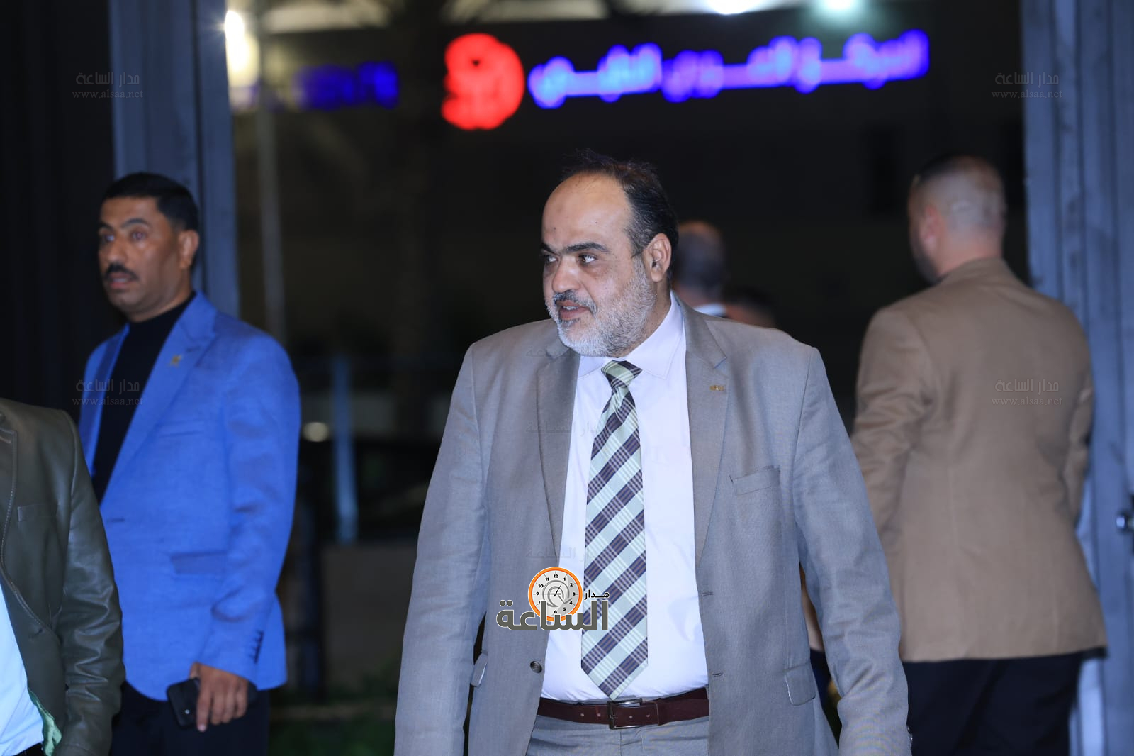 Madar Al-Saa Images 0.5001954446692469