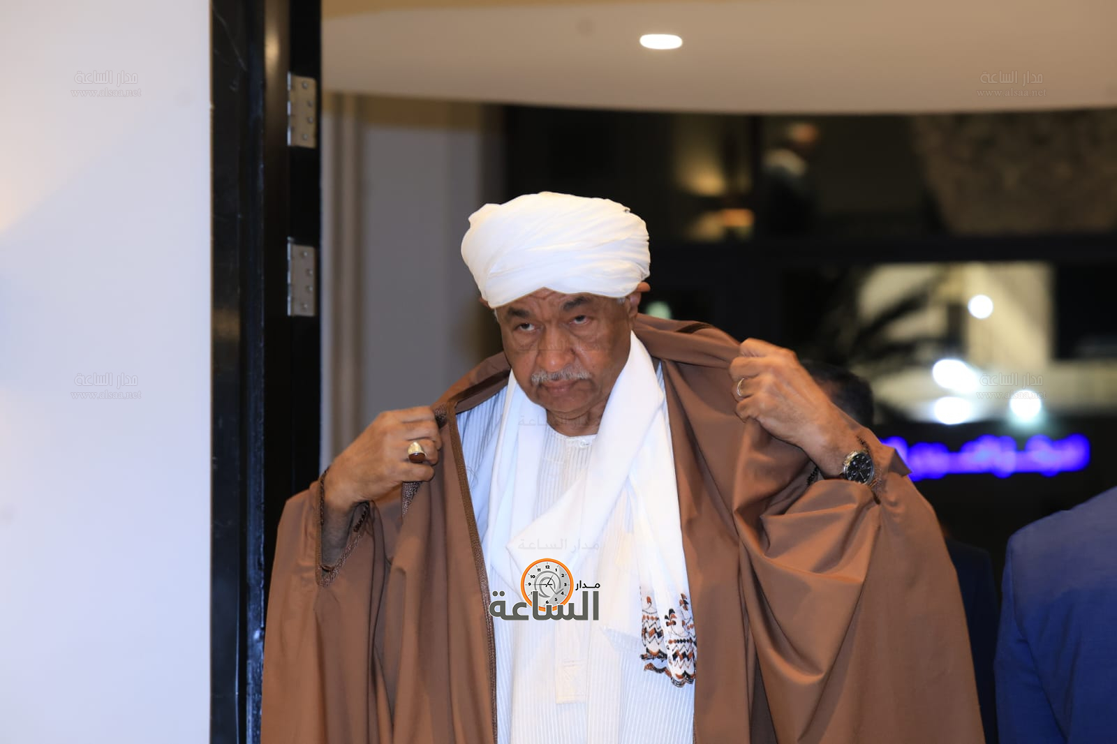 

السفير السوداني في عمان حسن صالح سوار الذهب

