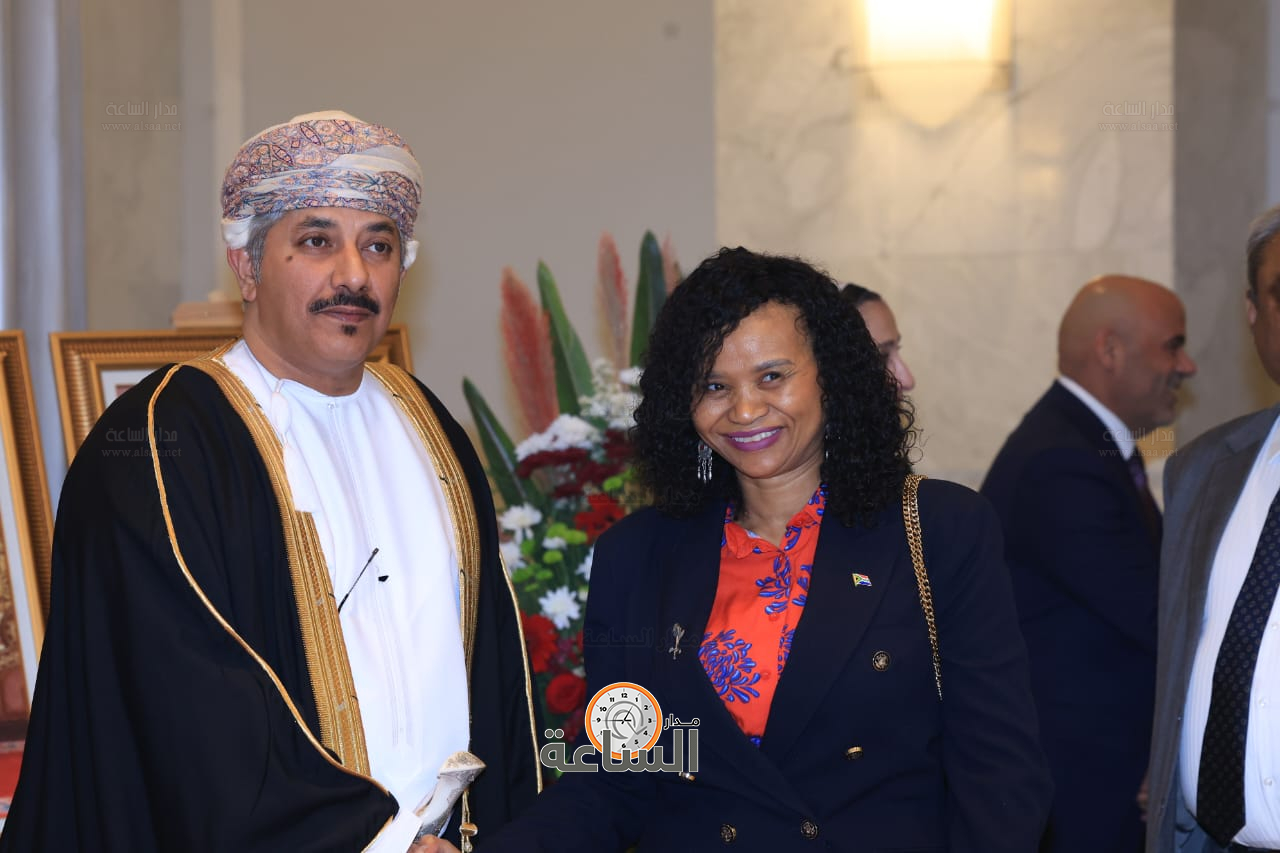 Madar Al-Saa Images 0.15541068942383107