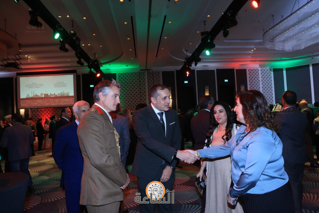 Madar Al-Saa Images 0.8118357481994405