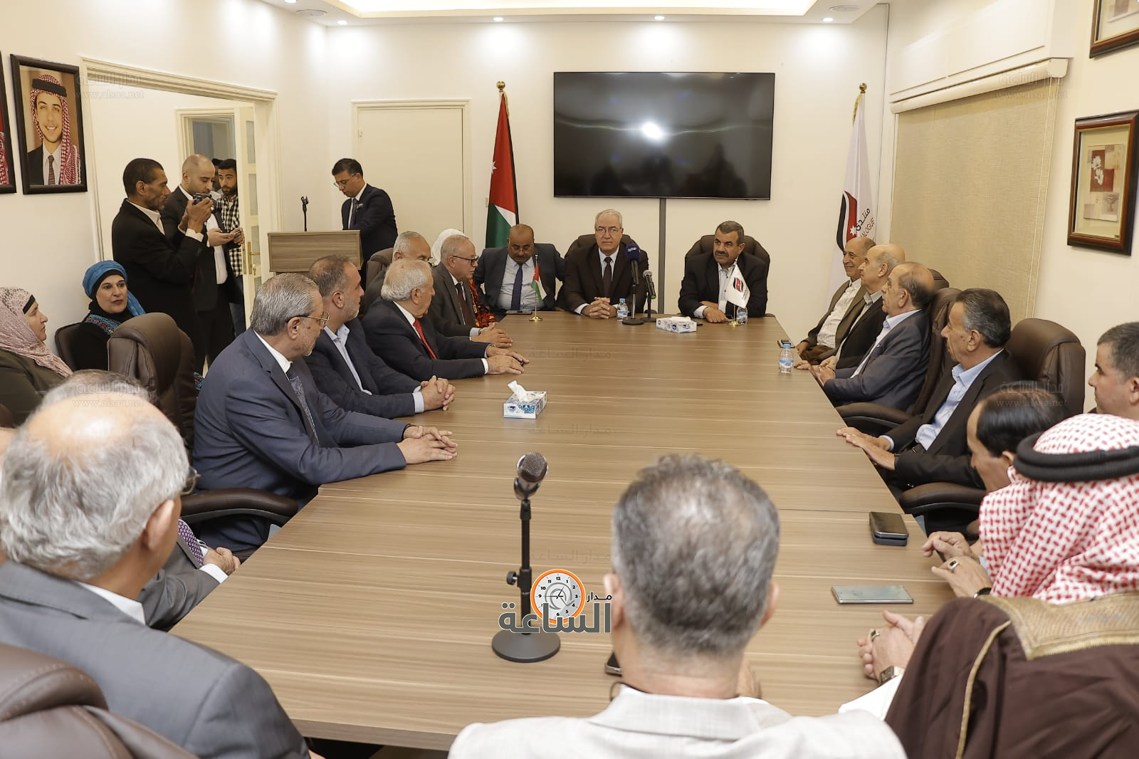 Madar Al-Saa Images 0.06488772378940333