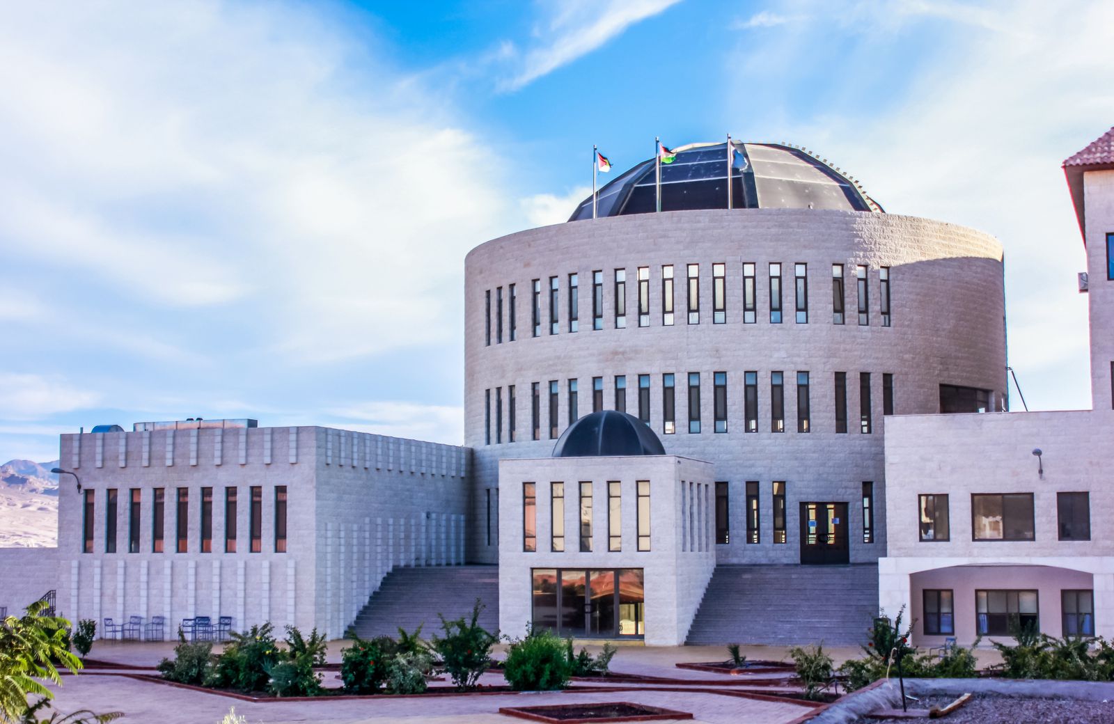 Madar Al-Saa Images 0.33496562189362067