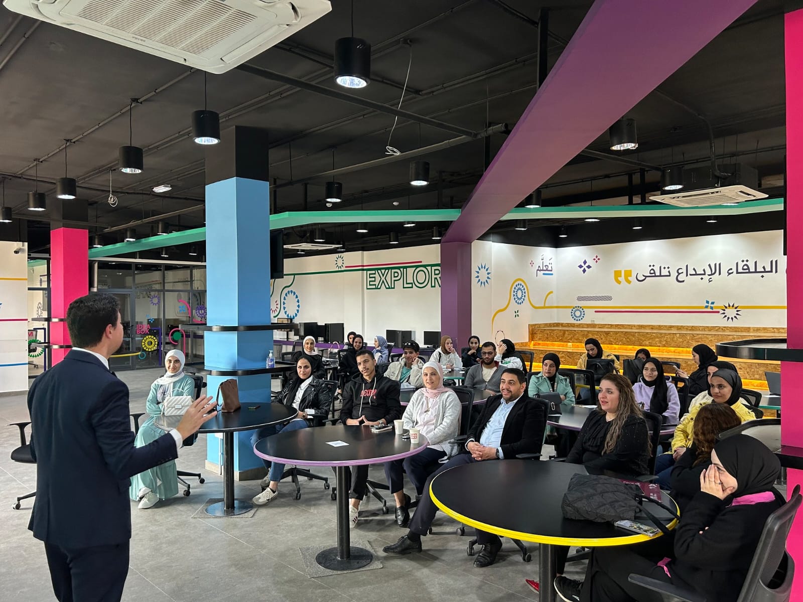 Madar Al-Saa Images 0.4716014556176814