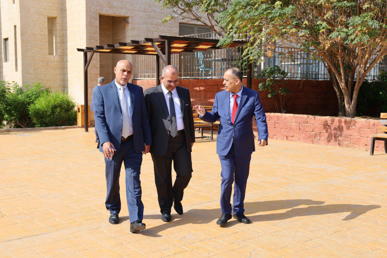 Madar Al-Saa Images 0.10236416163817941