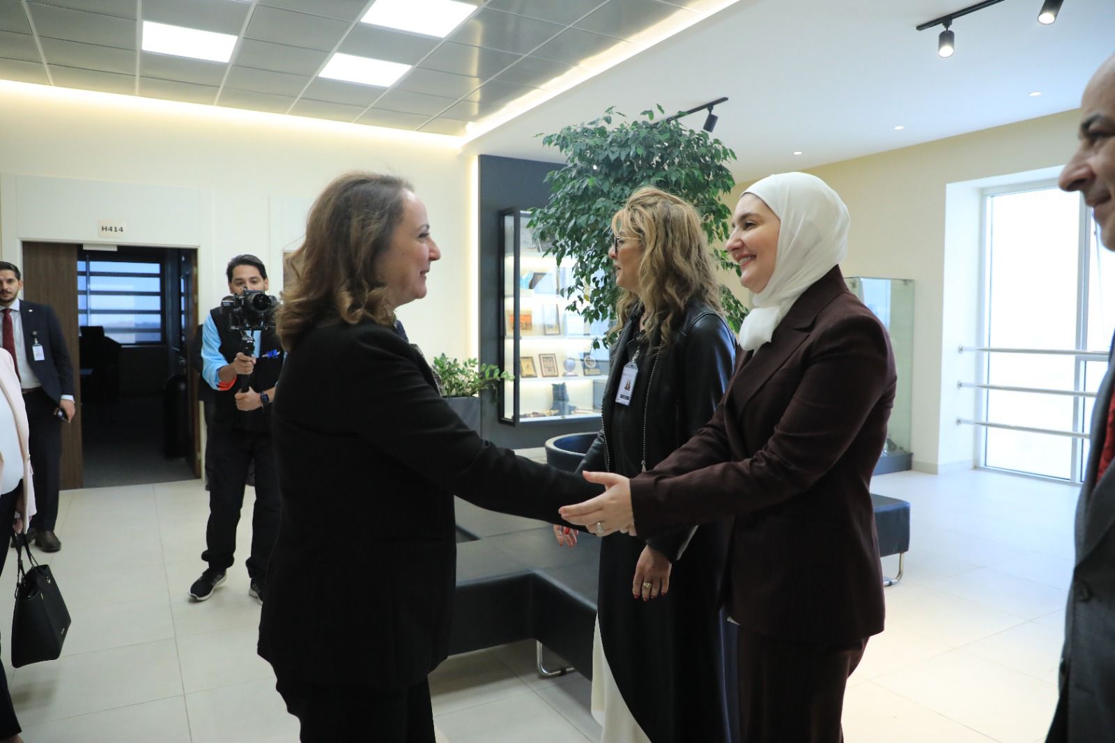 Madar Al-Saa Images 0.6908177638786718