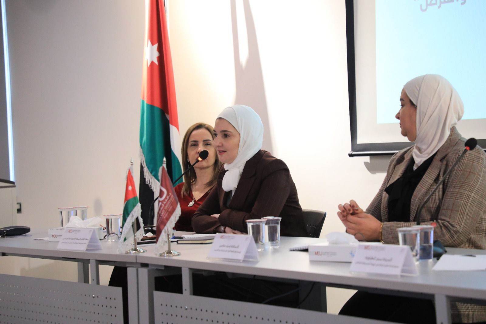 Madar Al-Saa Images 0.009303999563384346