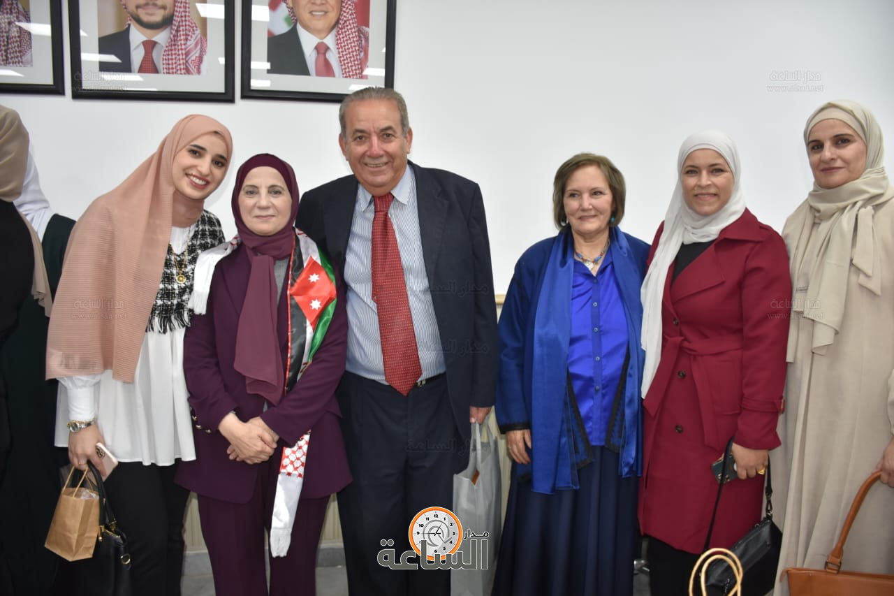 Madar Al-Saa Images 0.7274432441149495